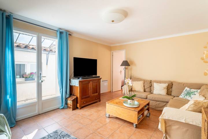 Casa vacanze 'Maison Belle Vue' con vista sulle montagne, terrazza privata e Wi-Fi in Les Angles (Gard), Nimes e dintorni