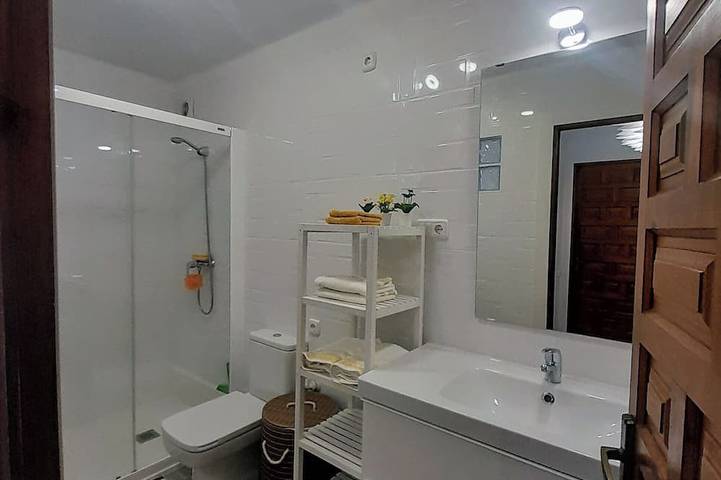 Appartement entier, Nouveau Front de mer, vue sur mer, clim, WiFi rapide, piscine, 2 terrasses ensoleillées, parking in Urbanización Villa del Mar, Vélez-Málaga
