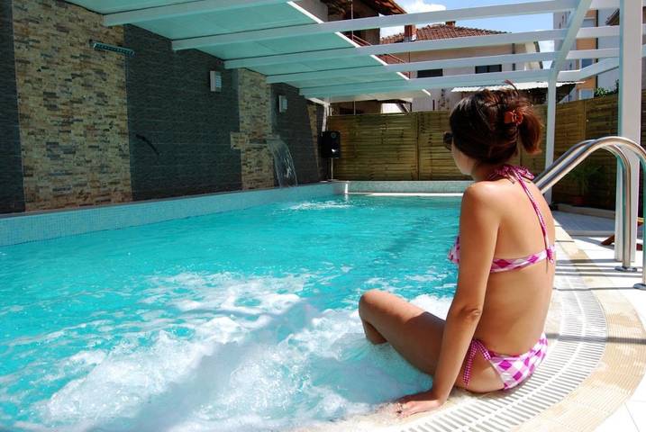 Hôtel pour 3 personnes, avec Terrasse et Jacuzzi ainsi que Jardin et Piscine dans Ohrid