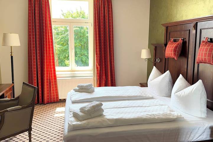 Villa für 25 Personen, mit Pool und Sauna sowie Garten, mit Haustier im Zittauer Gebirge - 3