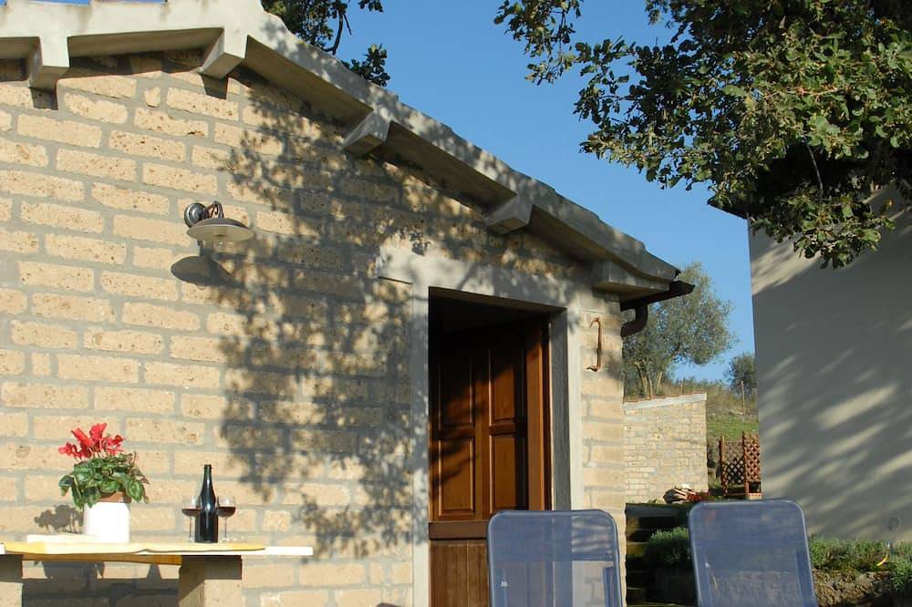 Casa Rina: Detached house with 400 M2 private fenced garden, swimming pool. in Pitigliano, Grosseto Provinz