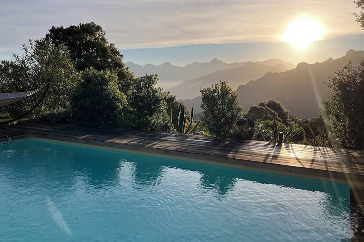 Villa pour 14 personnes, avec balcon et jardin, animaux acceptés à Piana
