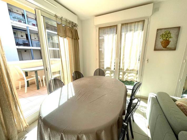 Gîte pour 6 personnes, avec terrasse dans Office De Tourisme Cavalaire - 2