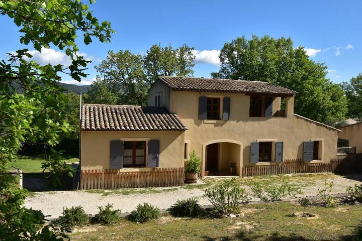 Chambre d’hôte pour 2 personnes, avec Terrasse et Jacuzzi ainsi que Jardin et Vue à Lauris