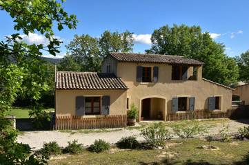 Chambre d’hôte pour 4 personnes, avec jardin et vue, animaux acceptés à Lauris