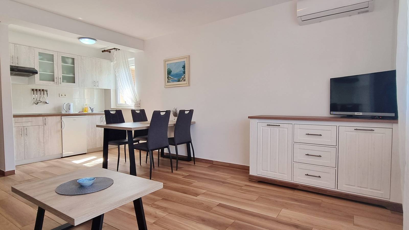 Entire apartment, Apartment Dean with Terace only 300m from the Beach in Baska, Krk