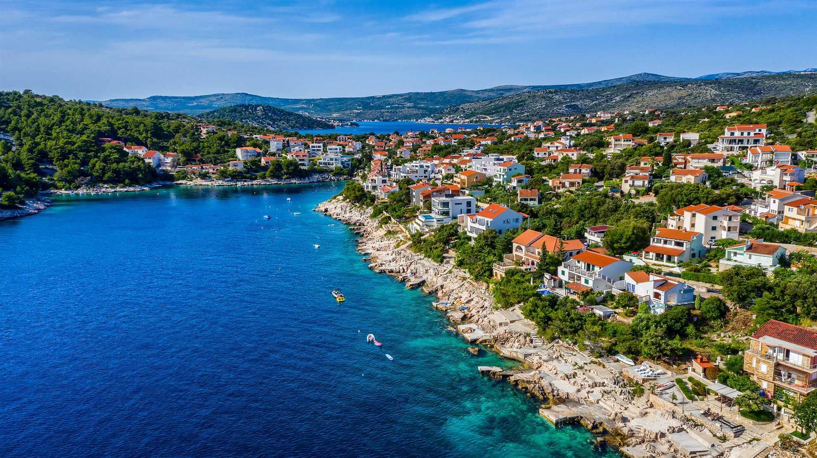 Ferienhaus Ariana - schönes Ferienhaus mit Pool in Strandnähe in Razanj, Šibenik-Knin