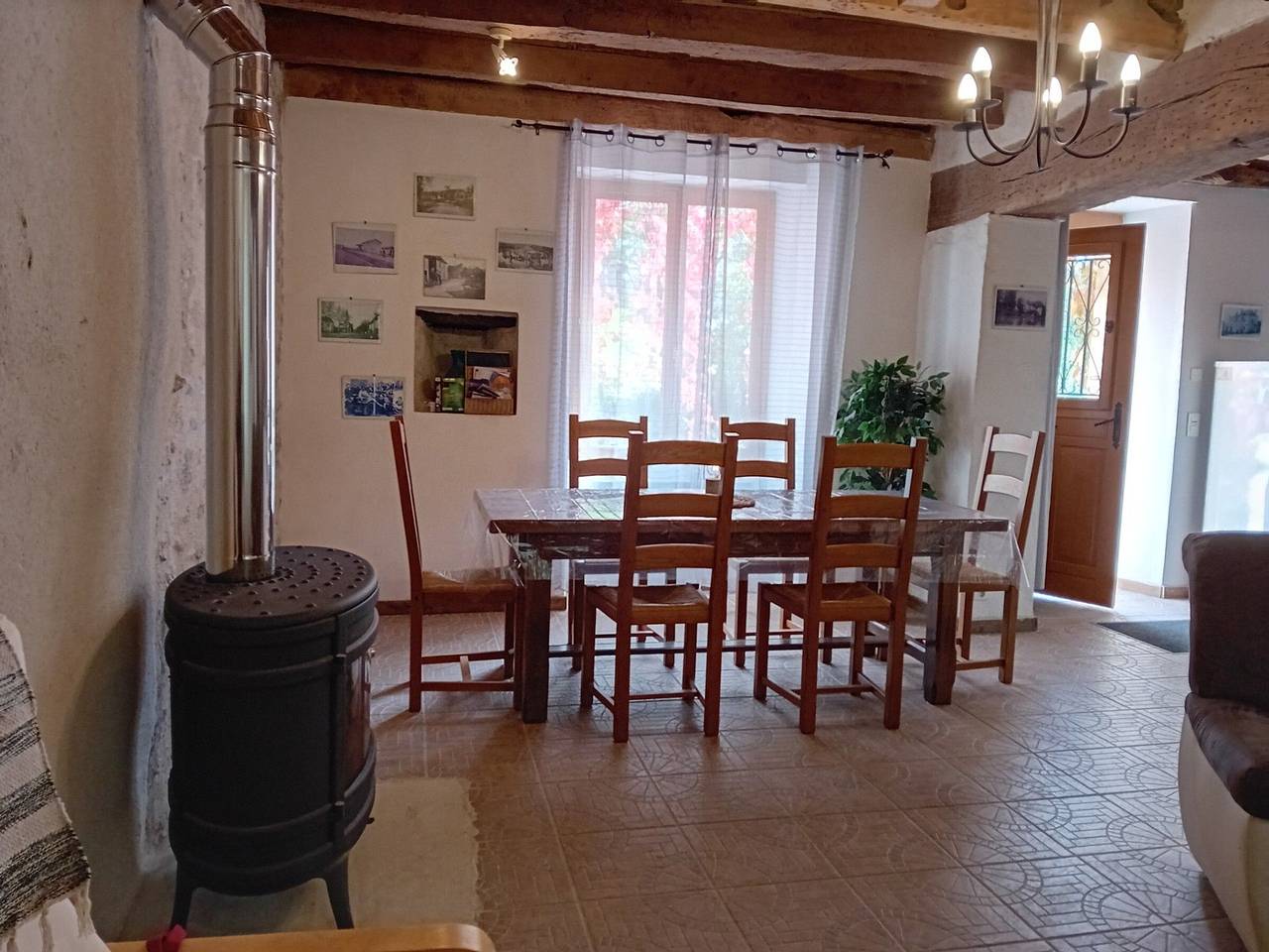 Charmante maison avec piscine chauffée et jardin privatif près d'Argenton-sur-Creuse in Le Menoux, Châteauroux und Umgebung