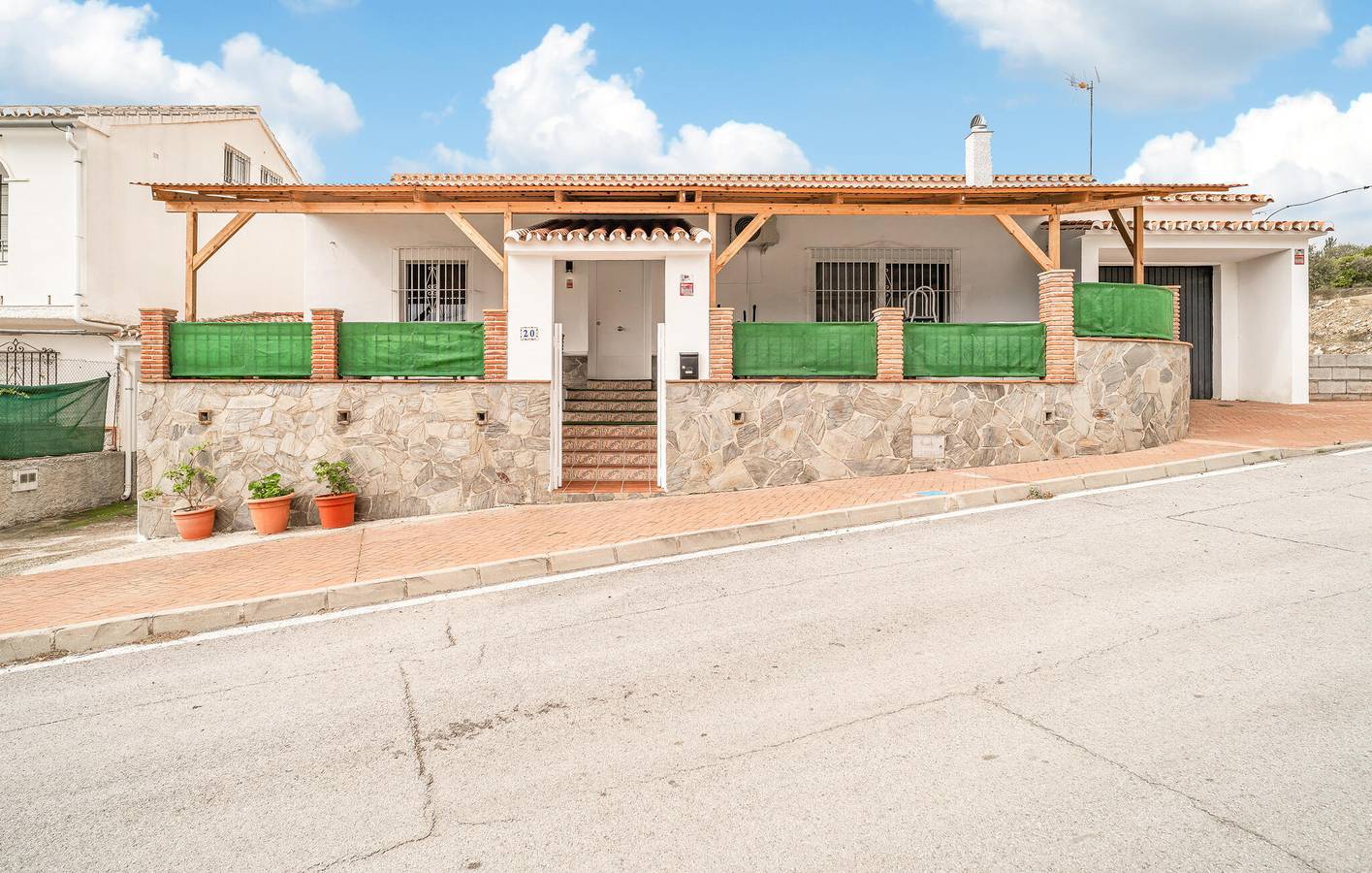 Gemütliches Apartment mit Pool, AC & WiFi in der Nähe des Stadtzentrums von Carratraca in Carratraca, Málaga Provinz
