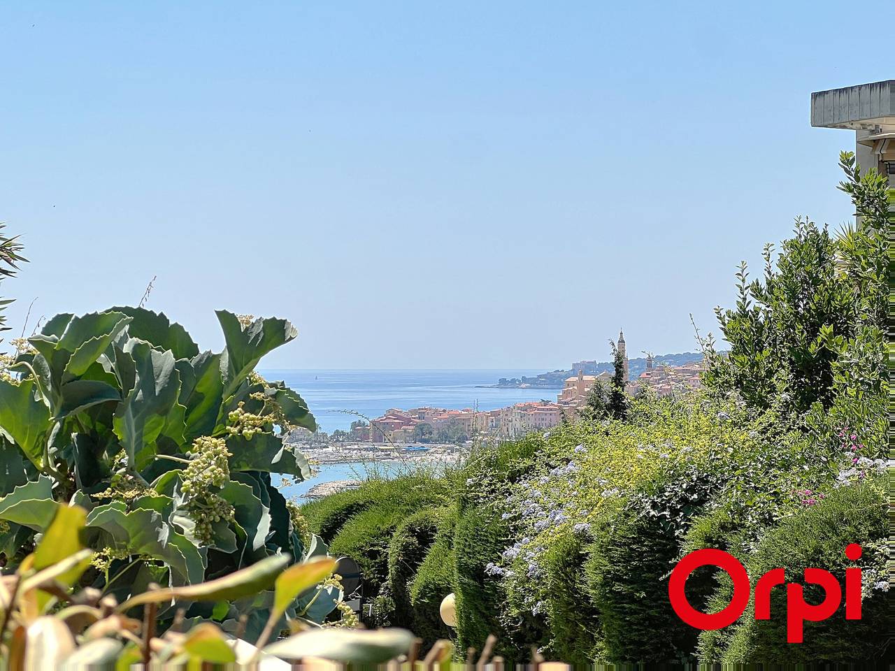 Entire studio, Menton apartment with pool and Wi-Fi in Menton, Nice region