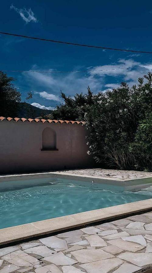 Location de vacances pour 6 personnes, avec vue et jardin ainsi que terrasse et piscine à Villelongue-dels-Monts - 2