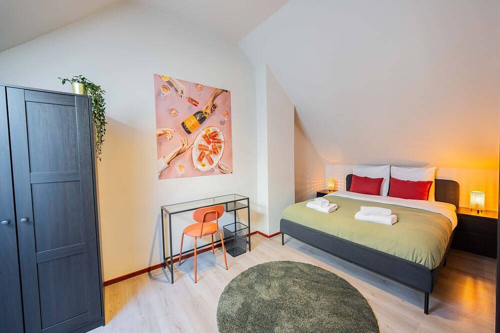 Entire apartment, Zwart Jan Imperial Suites   Zj in Rotterdam, South Holland