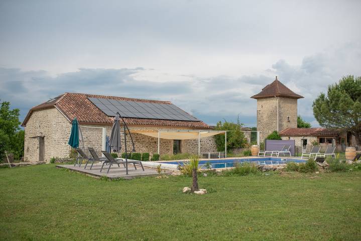Gîte pour 10 personnes, avec jardin et terrasse ainsi que piscine et jacuzzi à Mauroux - 4
