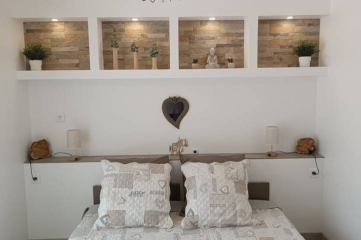 Gîte pour 2 personnes, avec jacuzzi ainsi que jardin et terrasse à Saint-Martin-de-Londres - 2