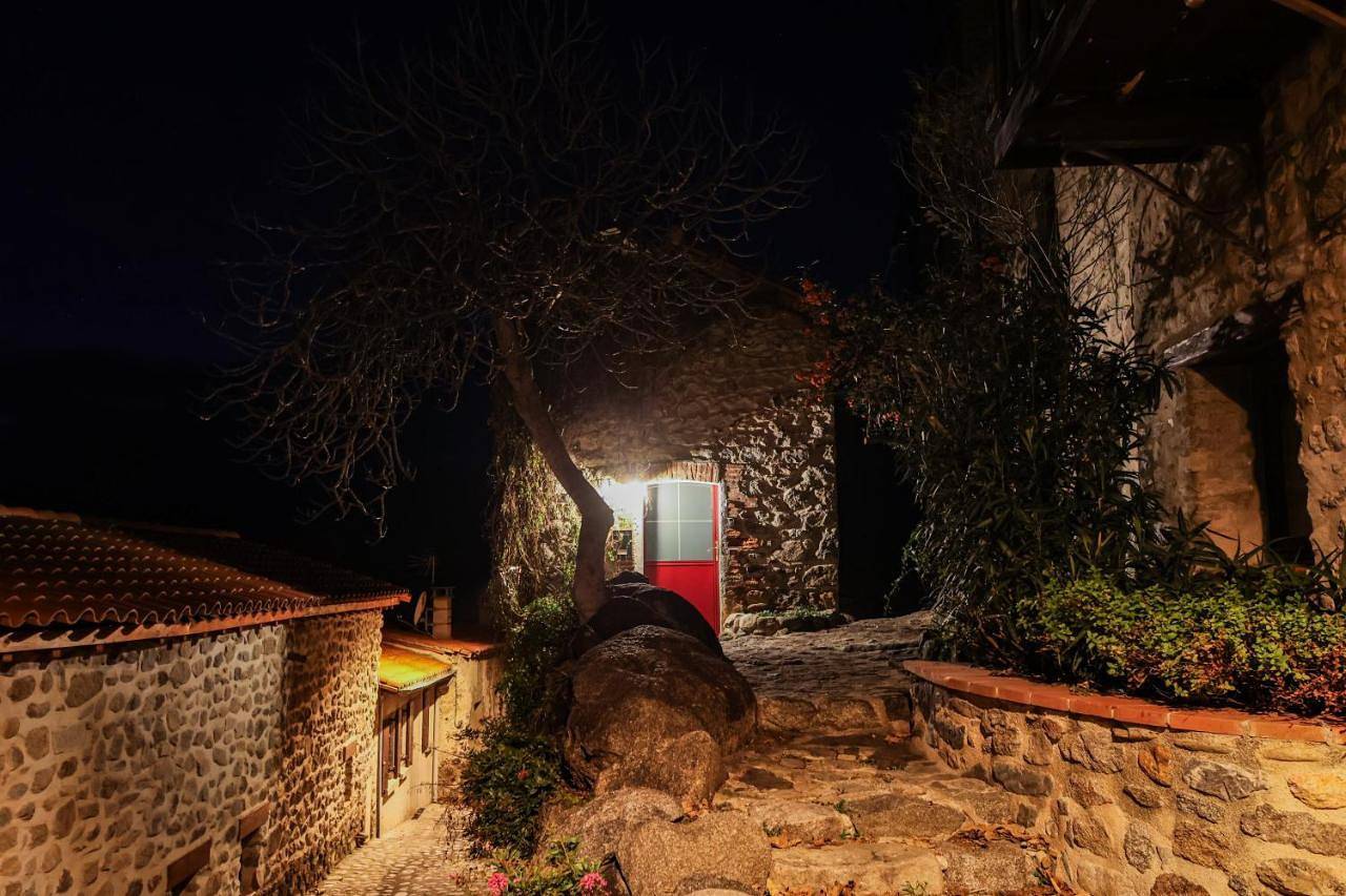 Charming stone house in Eus - Vue sur les Montagnes & Confort 2025 in Eus, Région de Prades