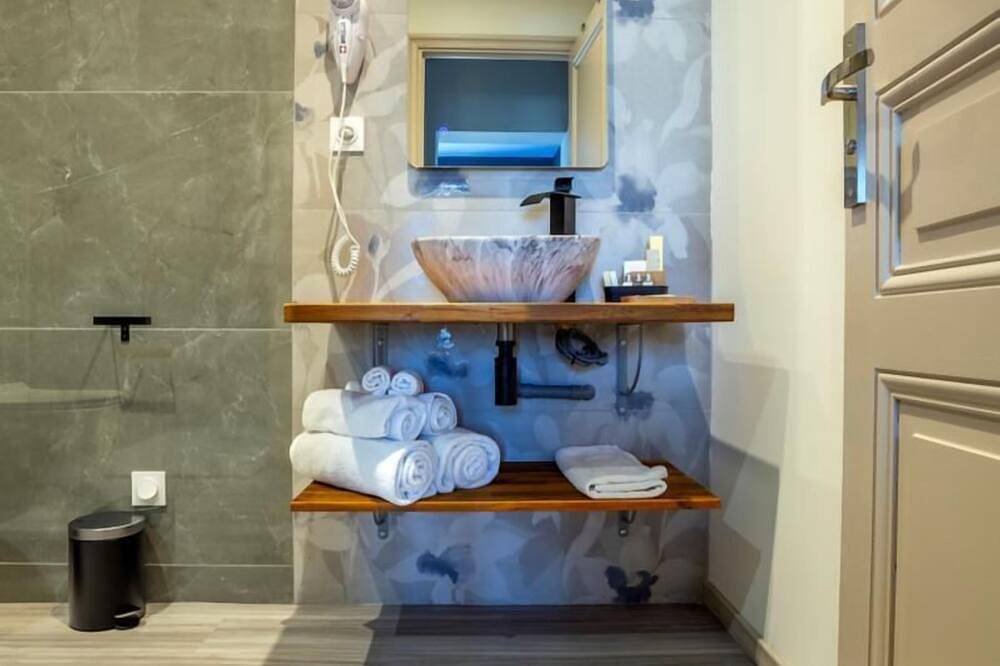 Apartamento entero, Apartment with Terrace in Sainte-Tulle, Parque natural regional del Luberon