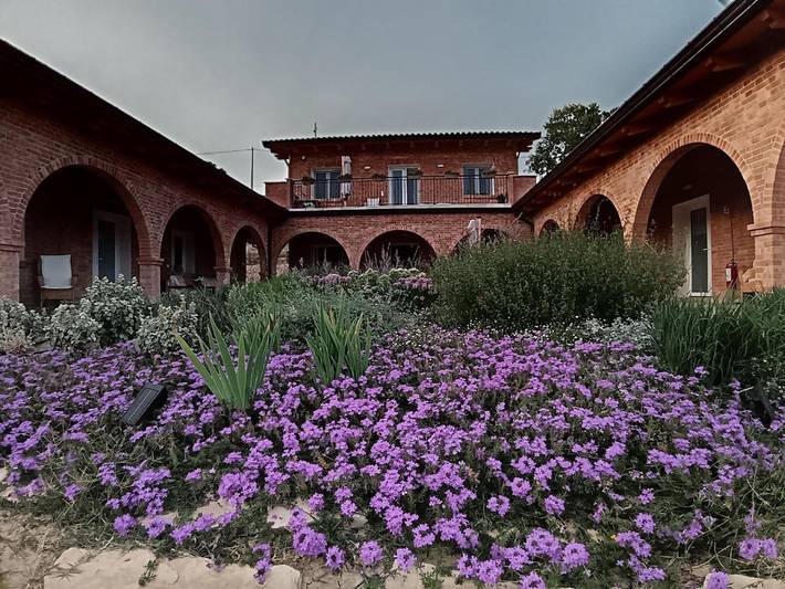 Maison d’hôte pour 2 personnes, avec Terrasse et Jacuzzi ainsi que Jardin et Piscine à Mosciano Sant'Angelo