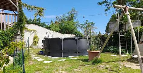 Gîte pour 4 personnes, avec vue et jardin ainsi que piscine et terrasse à Ouveillan
