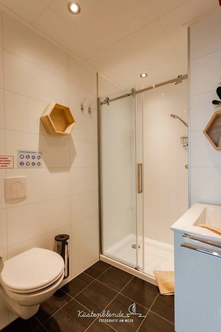 Hausboot für 6 Personen, mit Terrasse und Ausblick sowie Seeblick in Ribnitz-Damgarten - 4