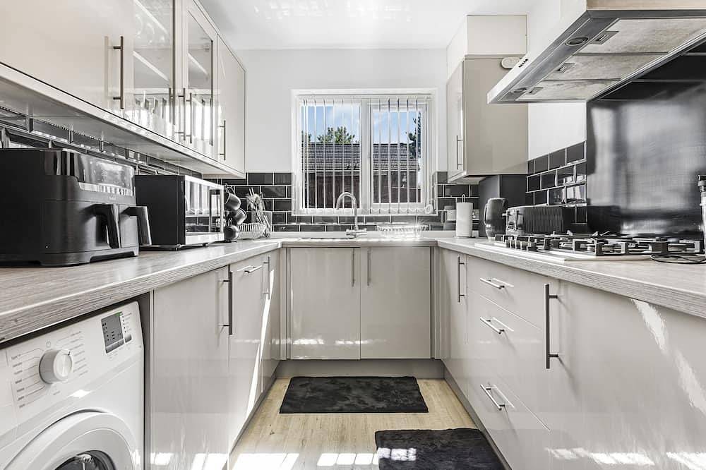 Autumn House - 4 Bedroom in Birmingham, Birmingham Area