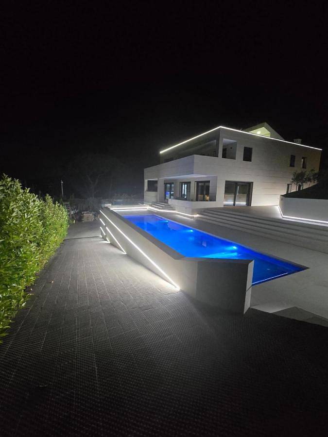 Villa for 14 people, with pool and view as well as terrace - 1