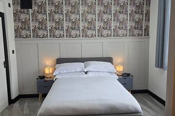 Bed And Breakfast for 2 Guests in Hounslow, Thorpe Park, Picture 1