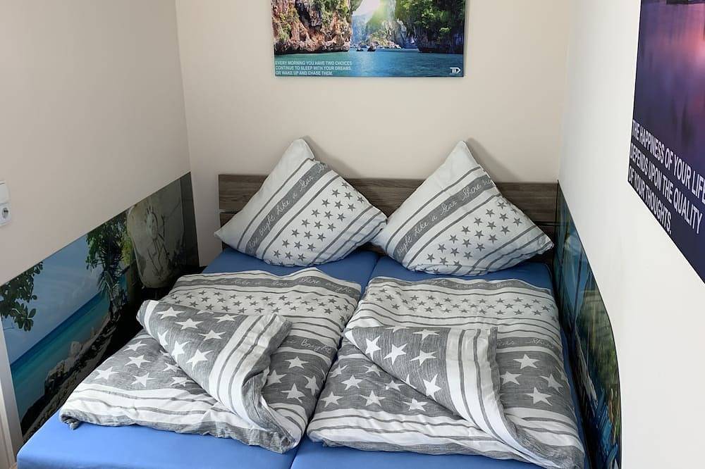 Ganze Wohnung, ★Schönes Apartment | 2P | Terrasse| Neu Saniert | Wlan | Modern | Heidingsfeld ★ in Würzburg, Fränkisches Weinland