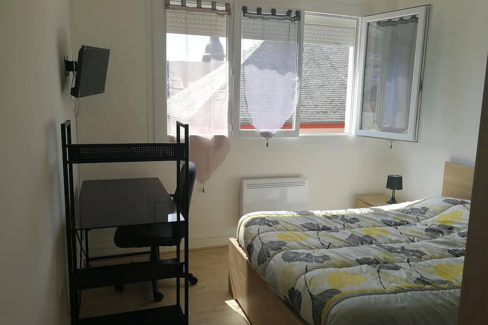 Entire apartment, Beautiful T4 Apartment - Bright with Balcony in Tarbes, Hautes-Pyrénées