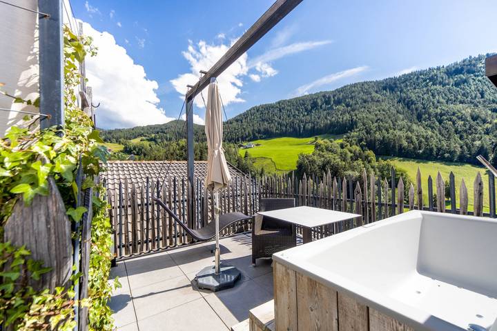 Appartamento intero, Moderno appartamento per vacanze "Sonnleiten Sterngucker 10" con Wi-Fi in Collepietra, Cornedo all'Isarco