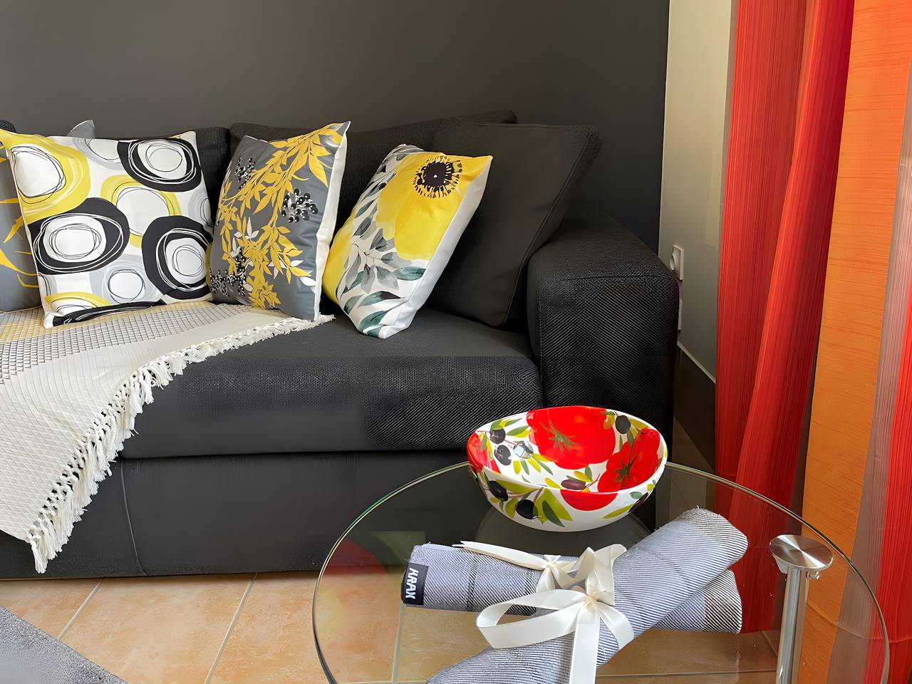 Appartement entier, Gîte jaune - Paradis de Provence in Le Pin, Région de Nîmes