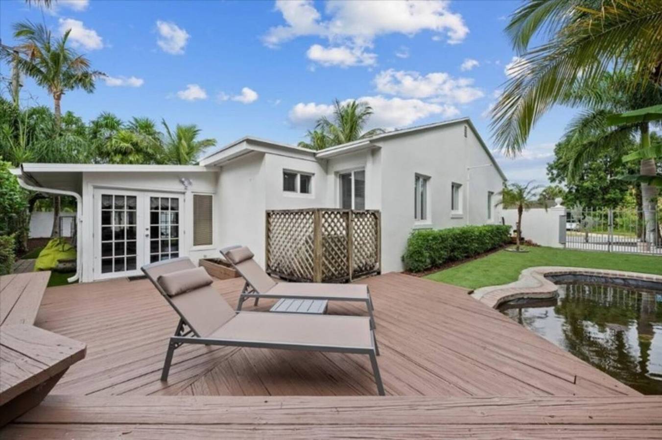 Koi Pond Oasis: Near Beach & Downtown in West Palm Beach, Palm Beach County