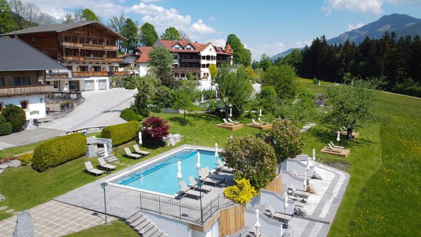 Hôtel pour 2 personnes, avec sauna ainsi que piscine et jardin, adapté aux familles