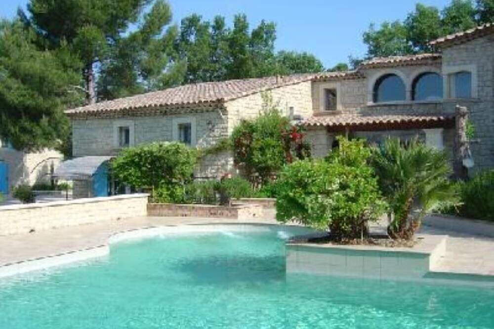 Bonita Casa con jardín in Lauris, Parque natural regional del Luberon