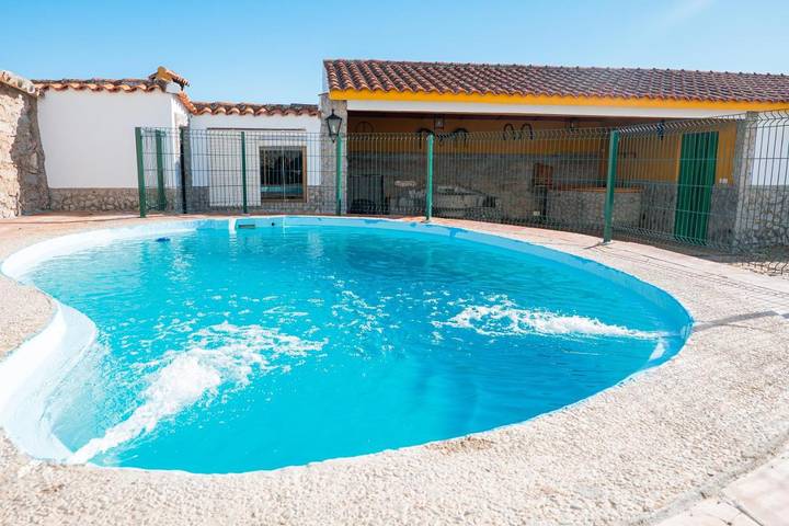 Apartamento para 21 personas, con Terraza y Jardín además de Piscina y Vistas en Pozoblanco