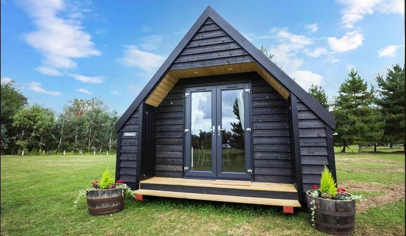 Camping for 4 people, with Hot tub and Garden as well as View in Norfolk