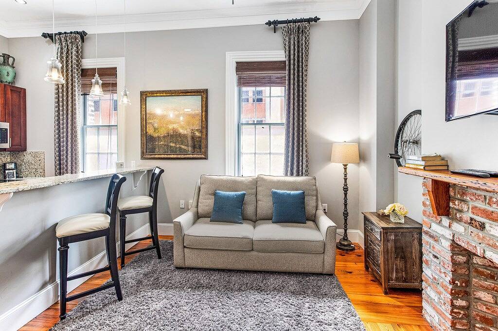 Ganze Wohnung, Charming Studio with Parking One Block From The River by Lucky Savannah in Savannah, Chatham County