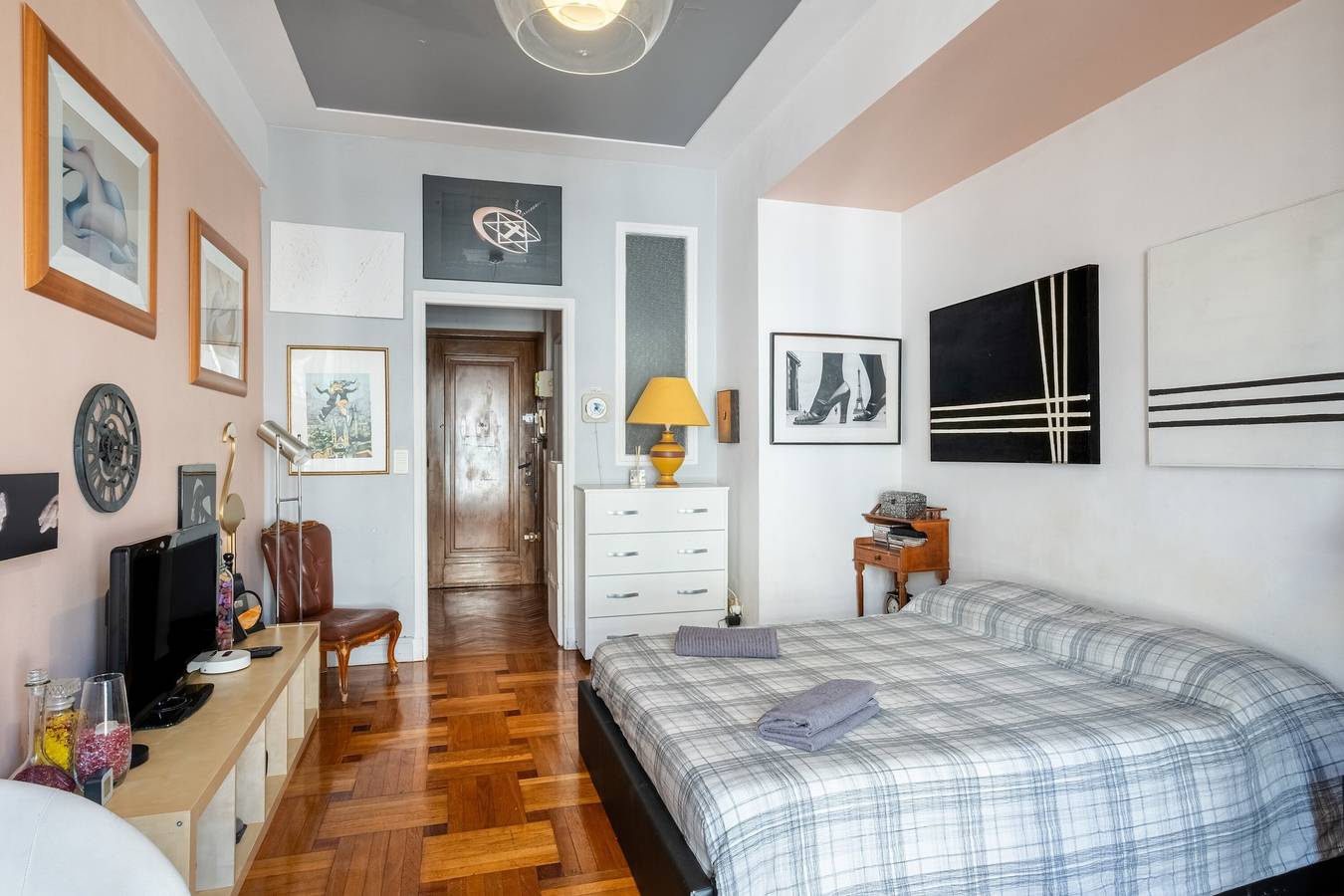 Studio entier, Studio « French Vintage » avec balcon et Wi-Fi in Nice, Région de Nice