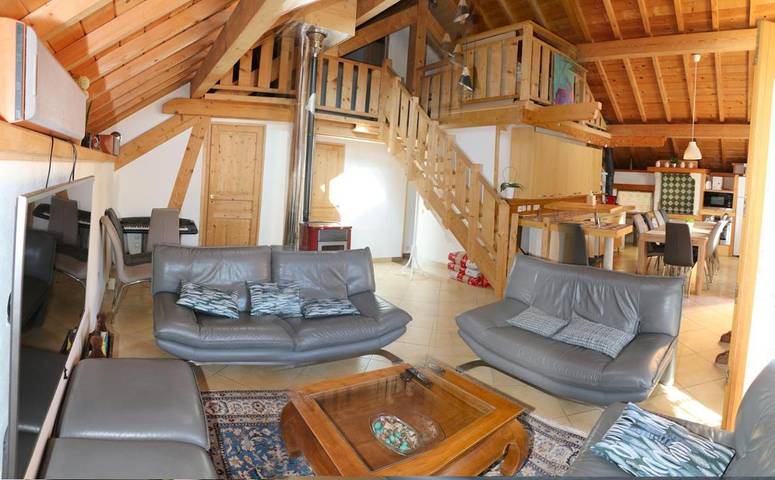 Maison d’hôte pour 11 personnes, avec Balcon et Jacuzzi ainsi que Terrasse et Jardin à Saint-Pierre-en-Faucigny
