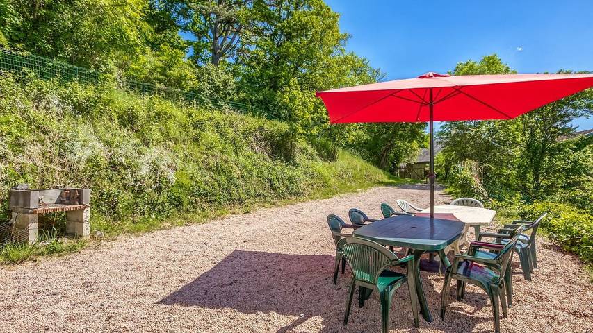 Location de vacances pour 9 personnes, avec jardin à Pontgibaud - 3