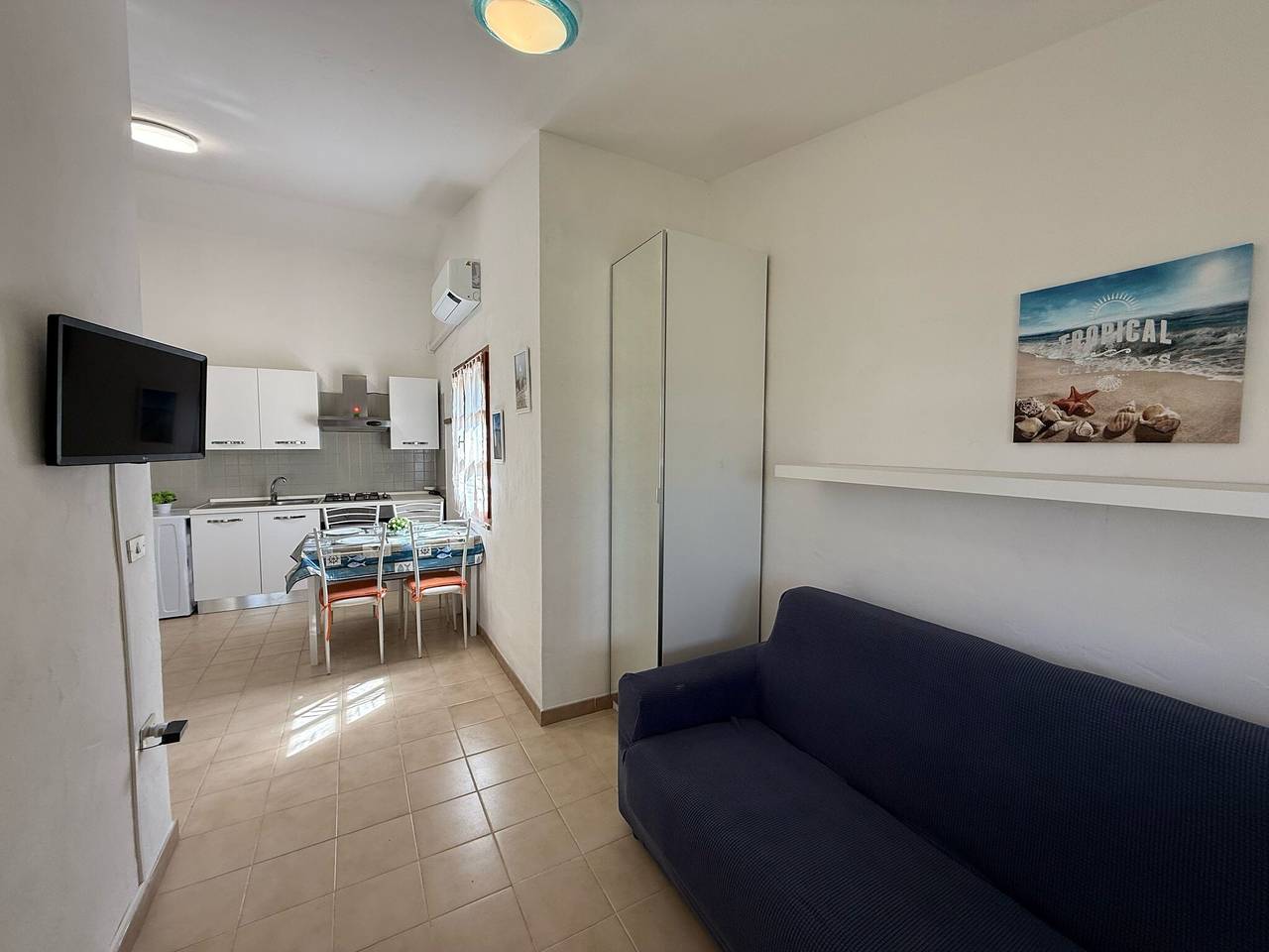 Appartamento intero, Appartamento 'Casa Bougainville Cala D'Ambra' con Vista Mare, Wi-Fi e Aria Condizionata in San Teodoro, Olbia-Tempio