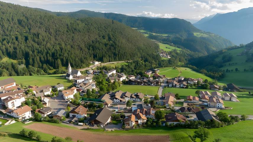 Entire apartment, Apartment 'Klausthaler Ferienwohnung B' with Mountain View, Shared Terrace and Wi-Fi in Mölten, Sarntal Alps