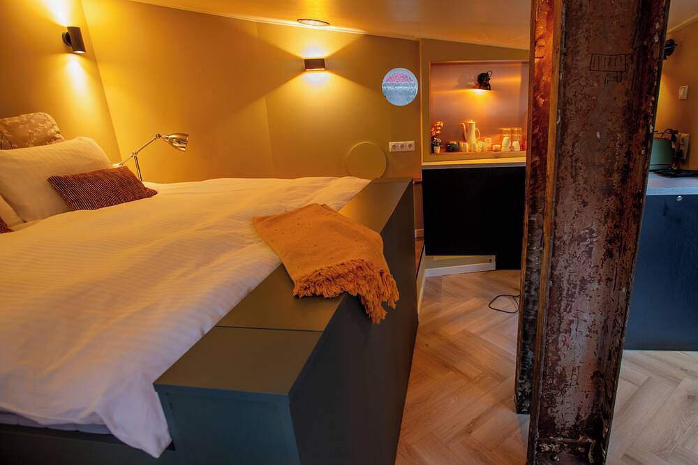 Luxurious wellness houseboat - Sailors Suite in Côte hollandaise