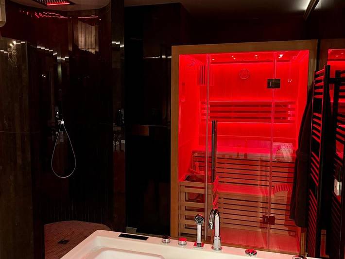 Gîte pour 2 personnes, avec jacuzzi ainsi que balcon et sauna à Chambly - 4