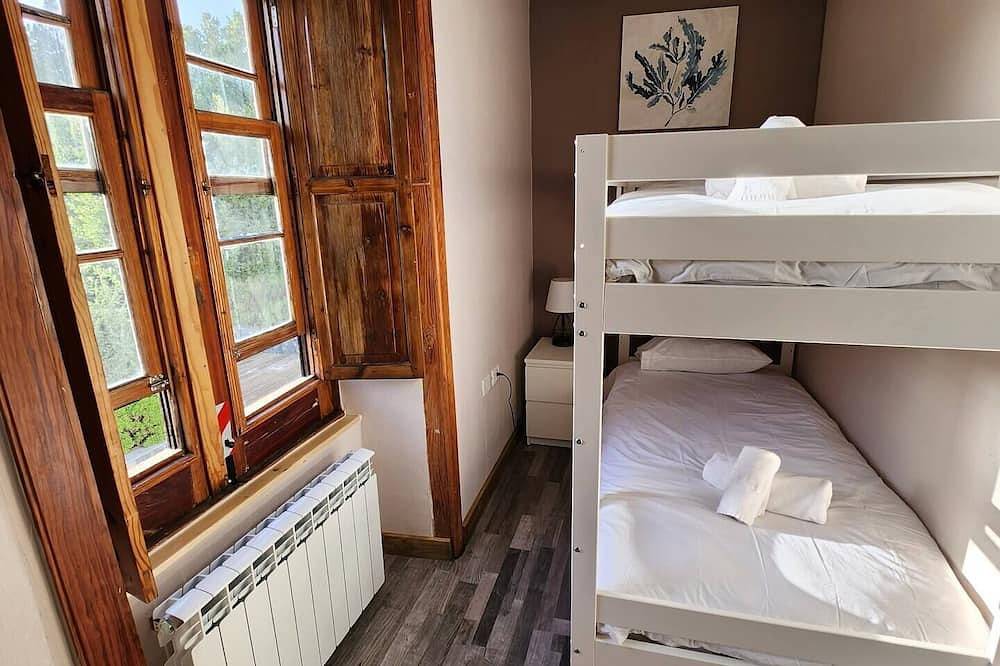 Apartamento entero, This room is a bunk room with two single bunk beds. The bathroom and showers are shared with the two other bunk rooms . The room has a great view of the village square. in Vilaflor de Chasna, Tenerife Sur