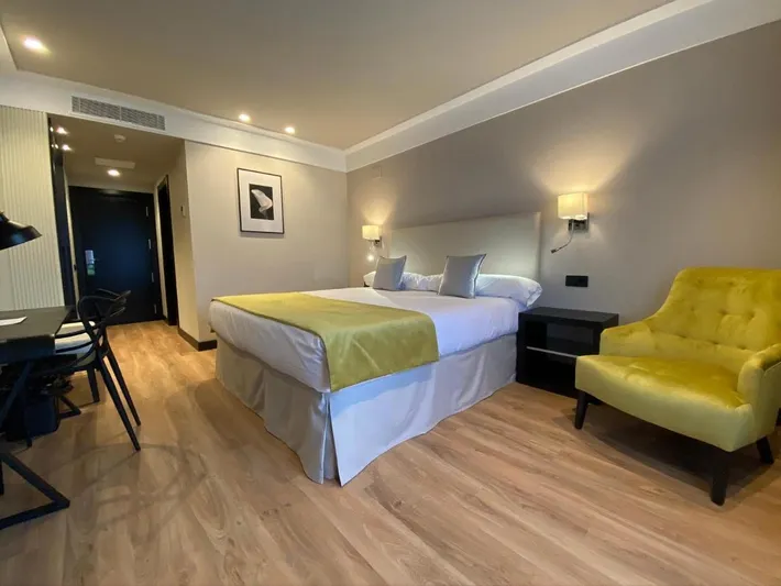 Hôtel pour 2 personnes, avec jacuzzi ainsi que piscine et jardin, adapté aux familles - 1