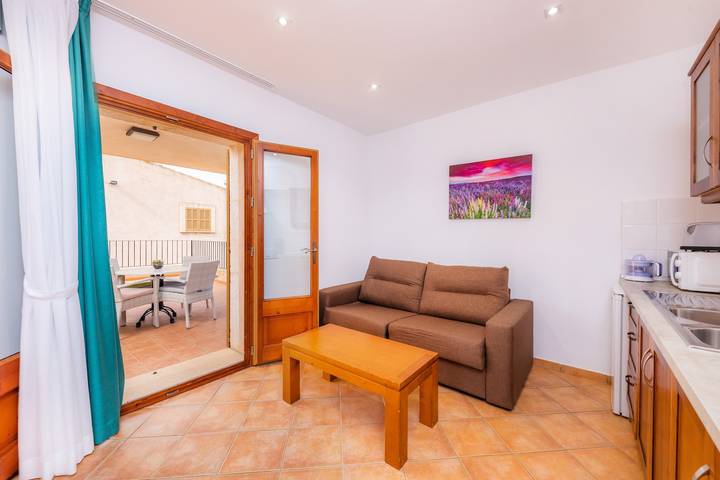 Apartamento inteiro, Apartamento 'S Hort Can Capità Familiar Terraza 4' perto do Mar com Piscina Partilhada & Wi-Fi in Ariany, Maiorca Centro