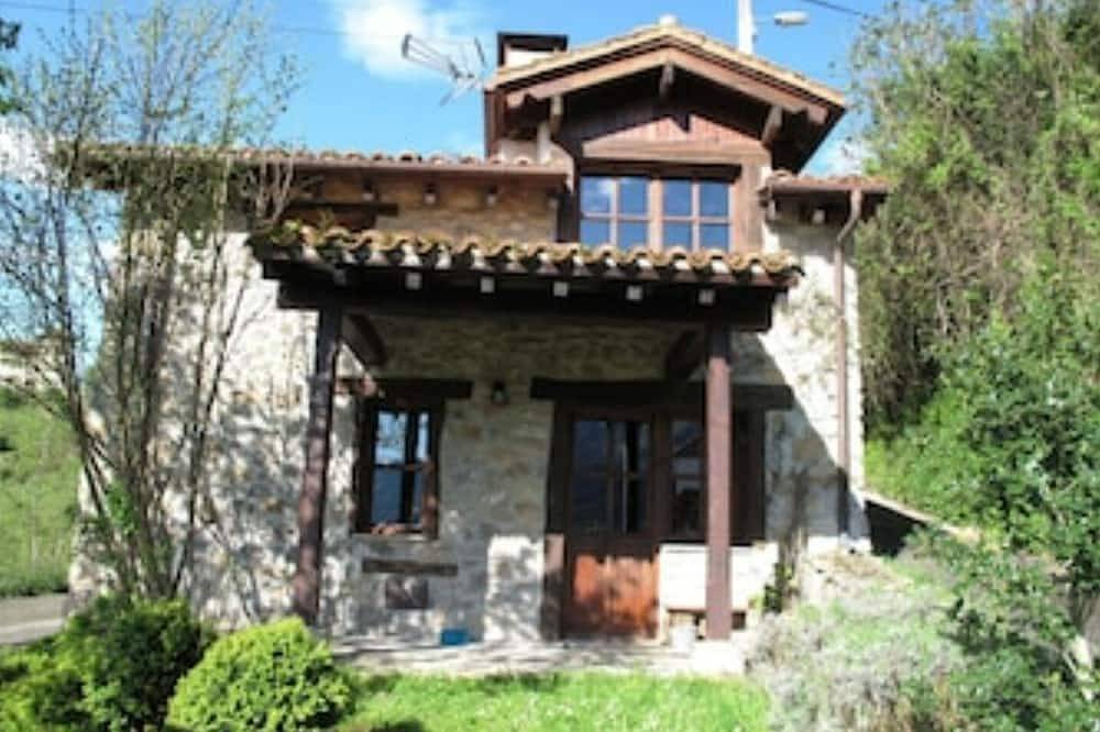 Rural House in Picos de Europa for Four or Five People in Alles, Peñamellera Alta