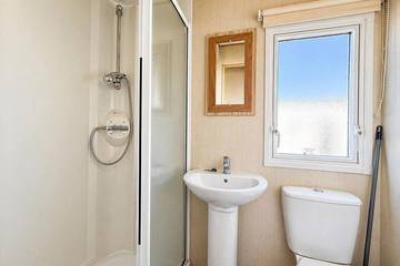 Static Caravan for 8 People in Leysdown, Kent, Photo 4