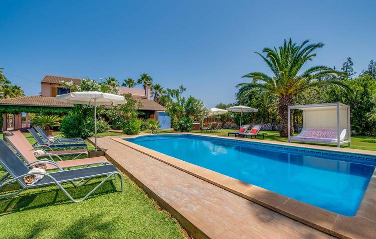 Finca für 7 Personen, mit Terrasse in Santa Margalida