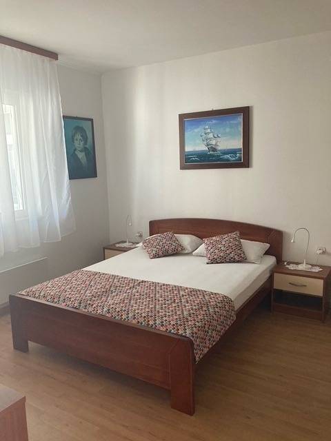 Gîte pour 5 personnes, avec terrasse à Jelsa - 2